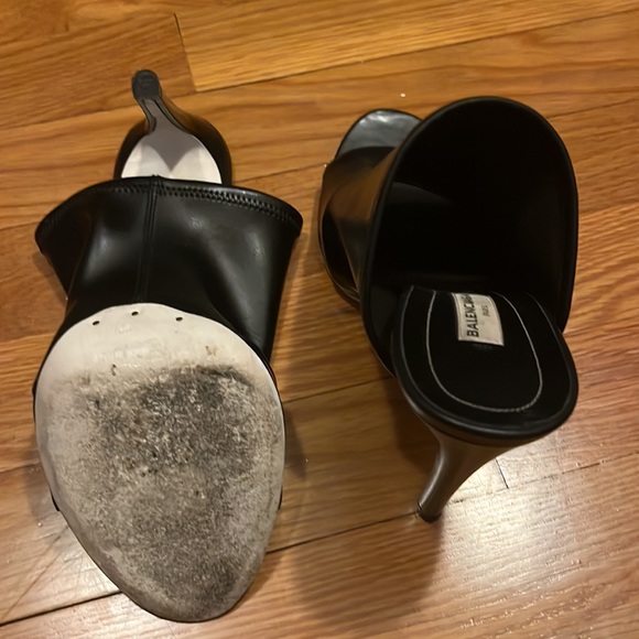 authentic excellent condition. black leather, neoprene panel open-toe style. - Picture 5 of 7
